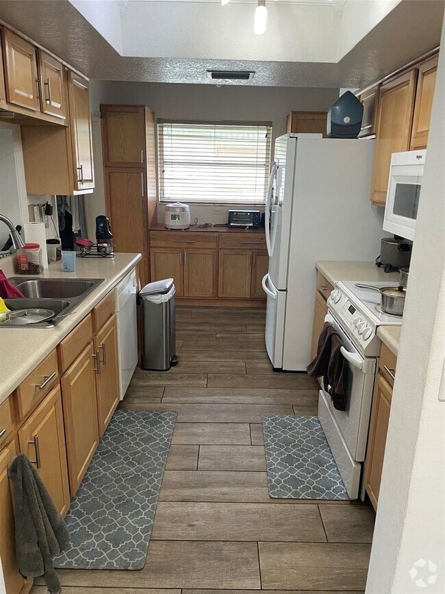 Building Photo - 4401 NW 43rd Ave Rental