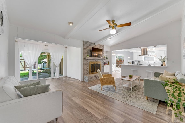 Photo - 1614 Woodcrest Ln