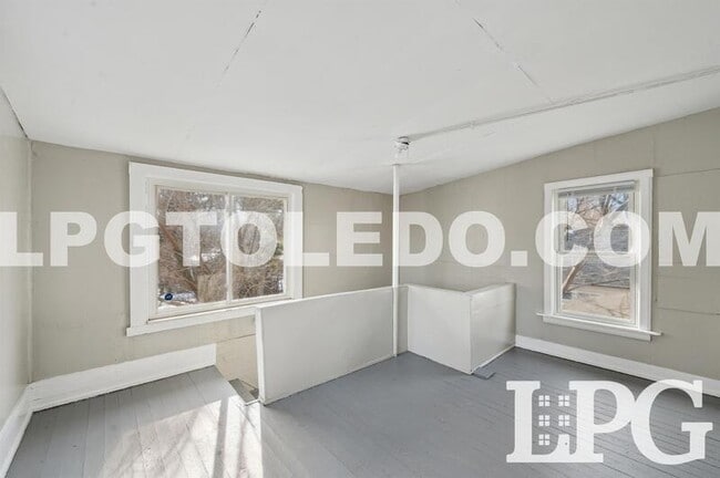 Photo - 340 E Lake St