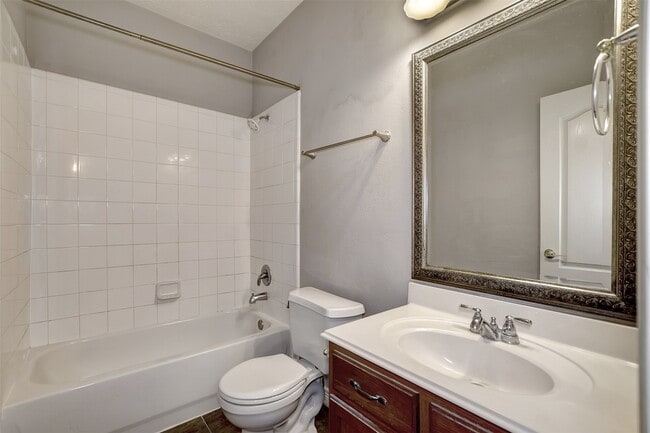 Building Photo - 2013 Lulach Ln