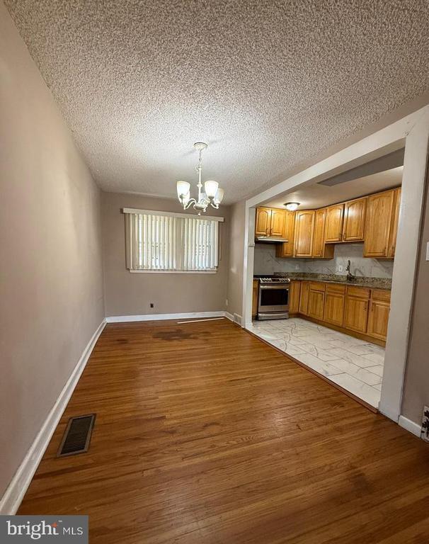 Photo - 4240 Sheffield Ave