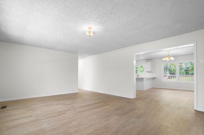 Photo - 3352 Mahlon Moore Rd