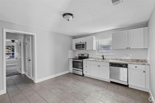 Building Photo - 507 W Chambers St Rental