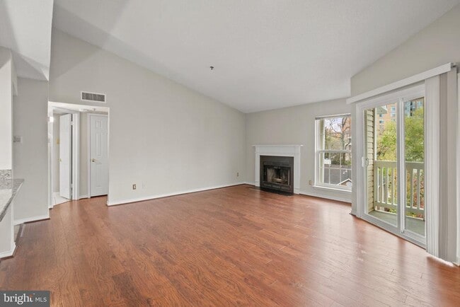Photo - 1504 Lincoln Way Unidad 411