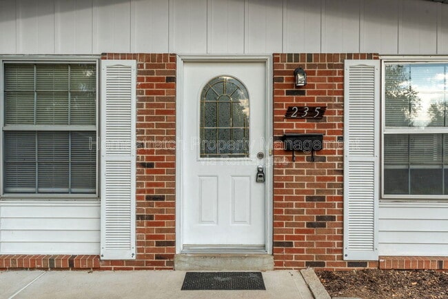 Photo - 235 Moule Dr