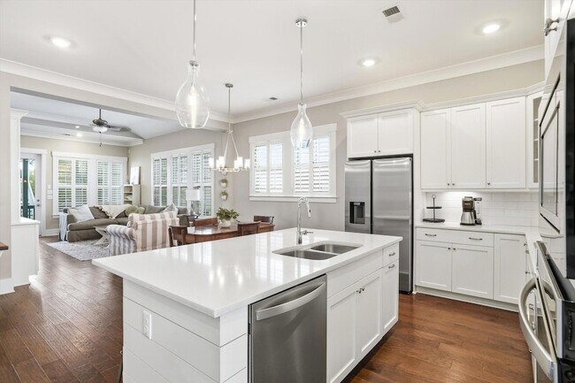 Photo - 2548 Josiah St