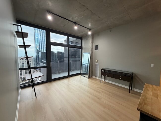 Photo - 235 W Van Buren St Unidad 2613