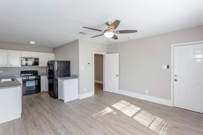 Photo - 211 N Milby St Apartment Unit 3