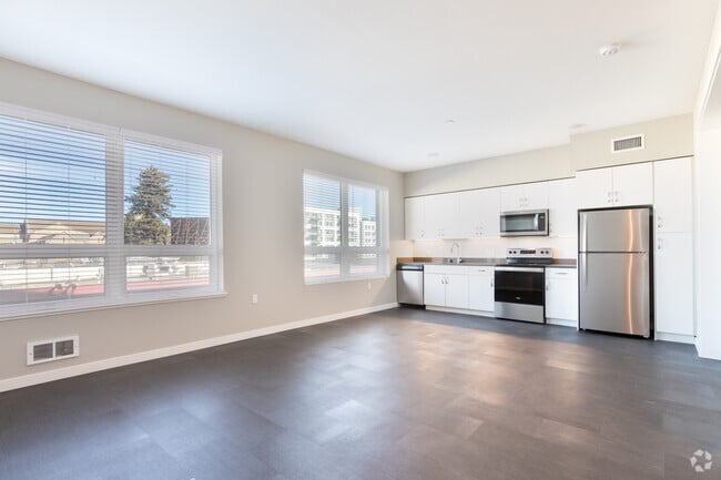 2HAB, 2BA - 1,050 FT²