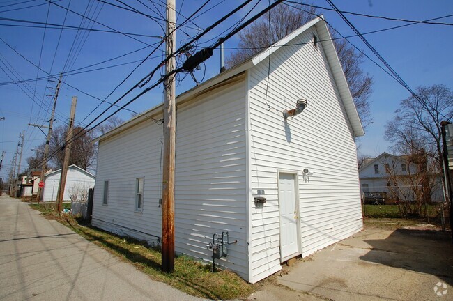 Building Photo - Recently Renovated 2 Bedroom Home For Rent...