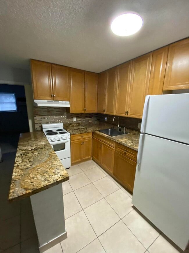 Photo - 5168 NE 6th Ave Unidad 430