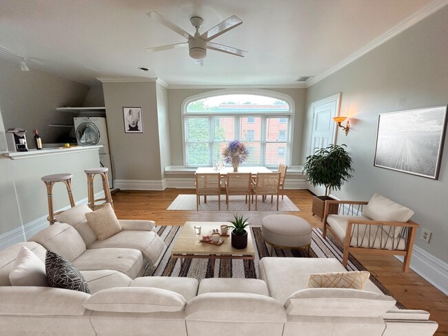Gorgeous Sun Lite Living Room w/ window seat