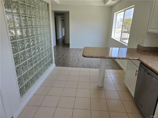 Photo - Great 2 Bedroom, 2.5 Bath in Los Angeles House