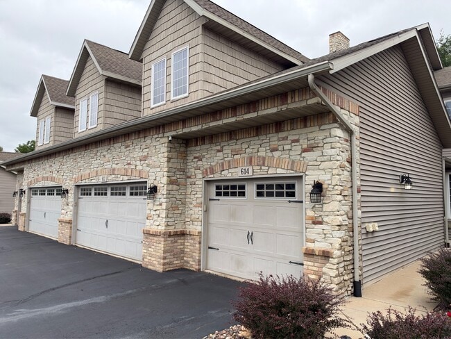 612 Queens Ct