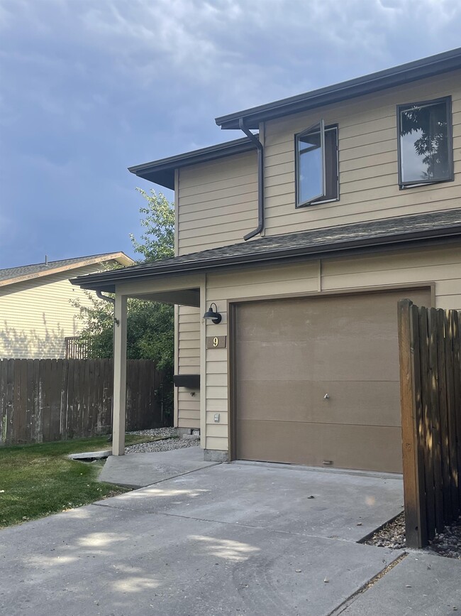 Photo - 1612 W Olive St Townhome