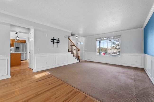 Photo - 283 W Clark St