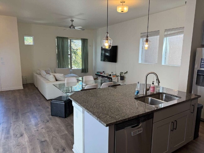 Photo - MOVE IN SPECIAL - $500 OFF 1st MONTHS' REN...