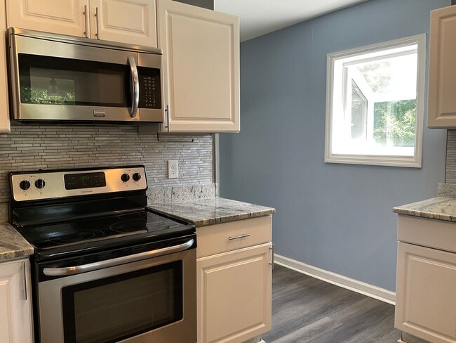 Photo - Welcome to this perfectly situated 3-bedroom, 2-bathroom home in the heart of Jacksonville.