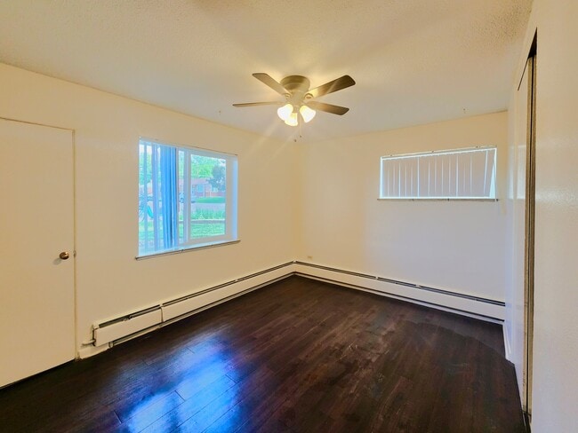 Building Photo - 801 N Dahlia St Unit 10