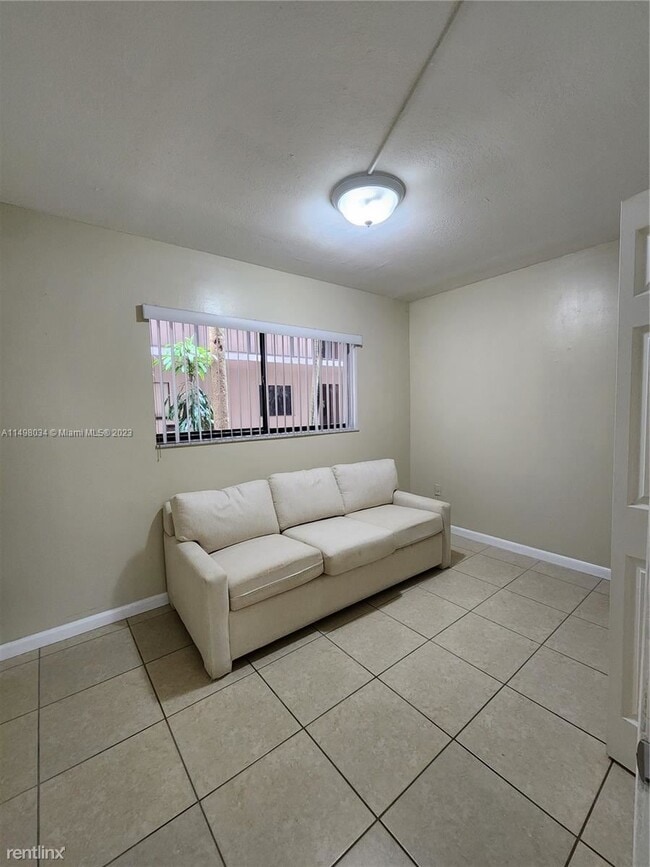 Photo - 3 br, 2 bath House - 8520 SW 133rd Avenue ...