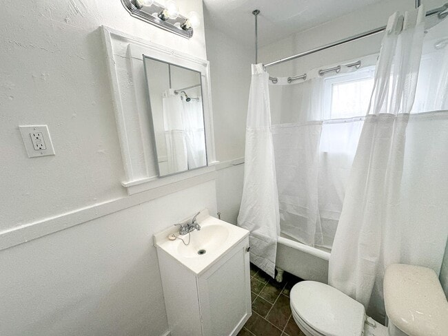 Photo - 349 Corinne St SW Unit Apt 2