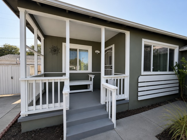 Building Photo - Beautiful Home with Solar, Central A/C, Private Yard & Garage