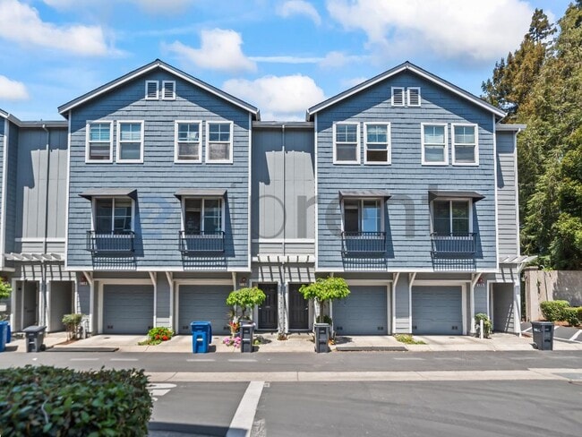 Photo - 722 Kingsford Way