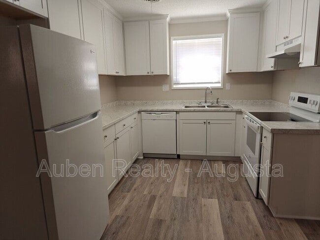 Building Photo - 404 Kingstree Rd