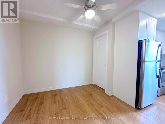Photo - 165 La Rose Ave