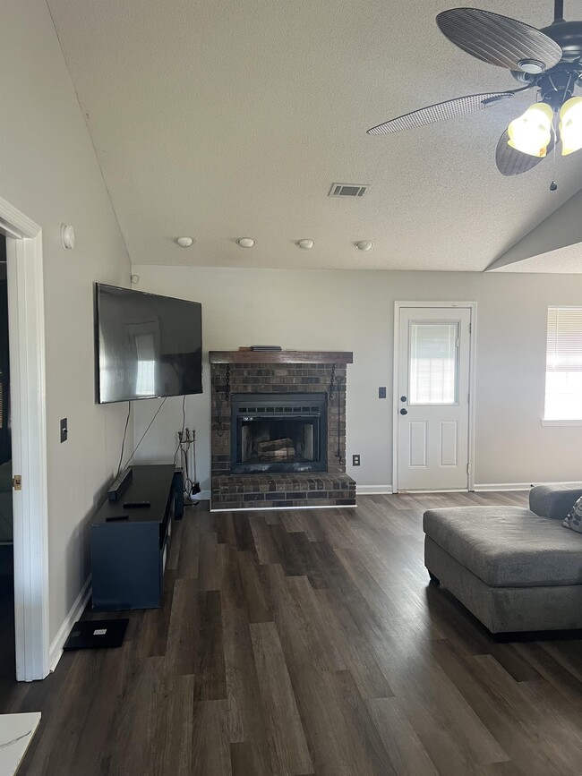 Photo - 822 Waterfield Dr