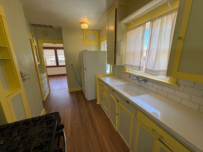 Photo - 716 Stanley Ave