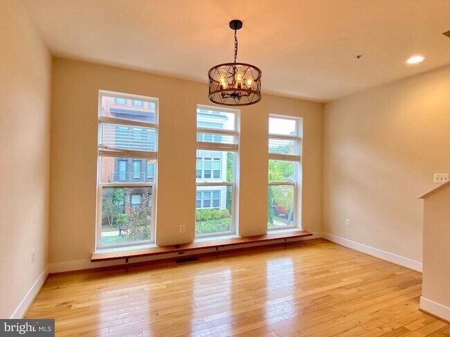 Photo - 924 King Farm Blvd