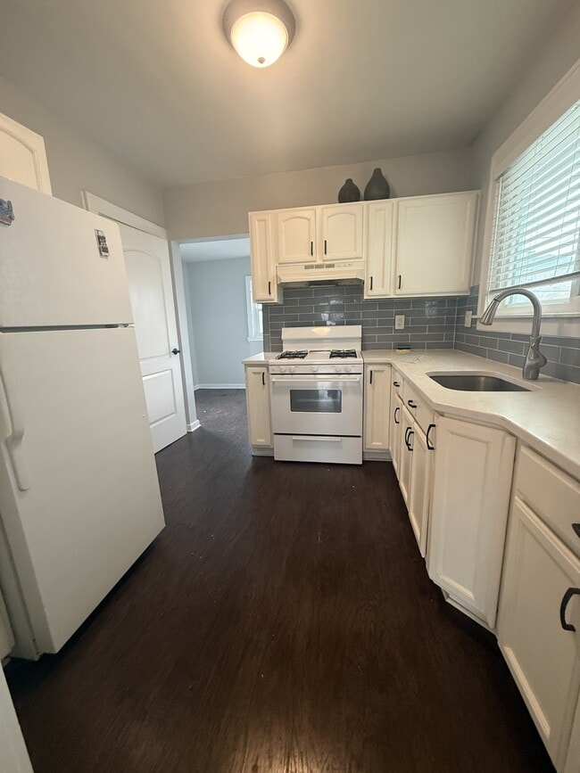 Photo - 221 E Bennett St