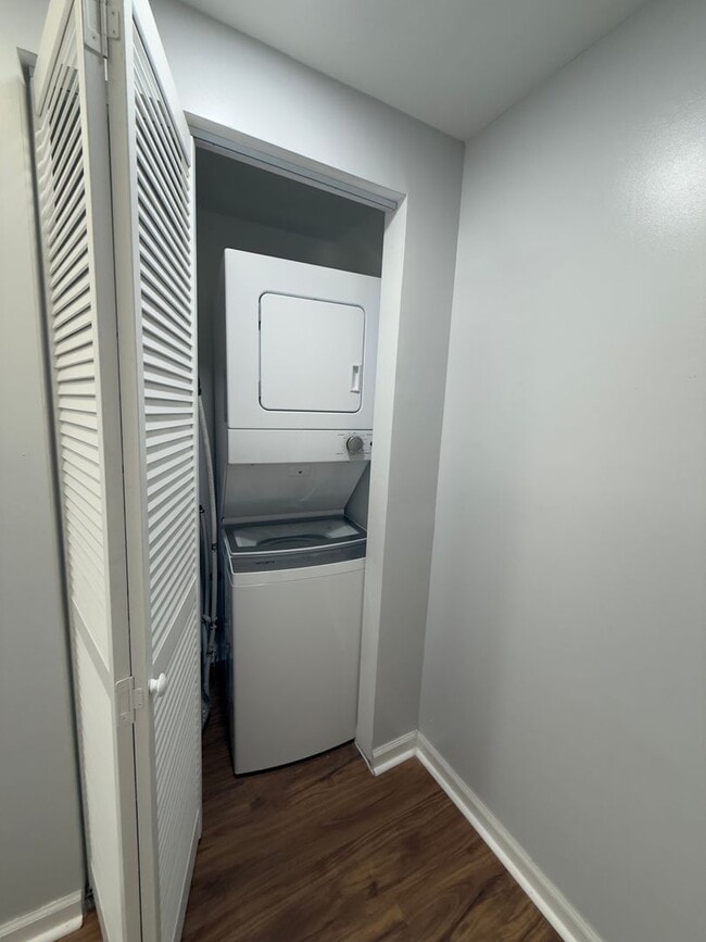 Photo - 120 E 14th St