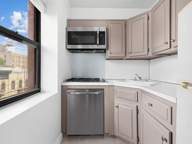 Building Photo - 186 W 80th St Unit 6K