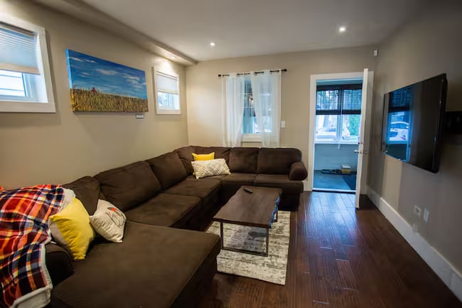 Photo - 415-416 6 St E