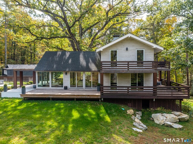 Building Photo - 110 Sharon Rd