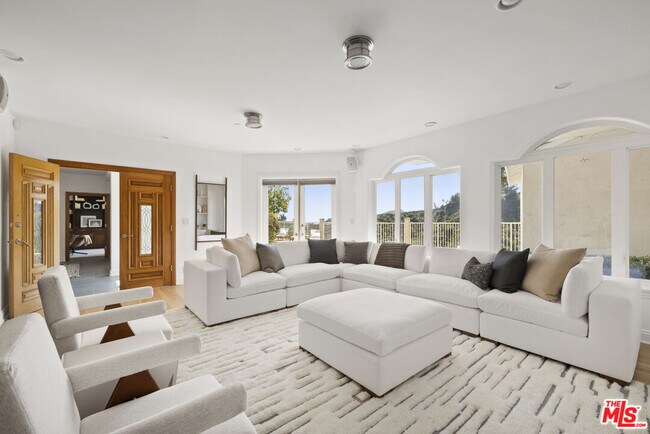 Photo - 1939 Stradella Rd