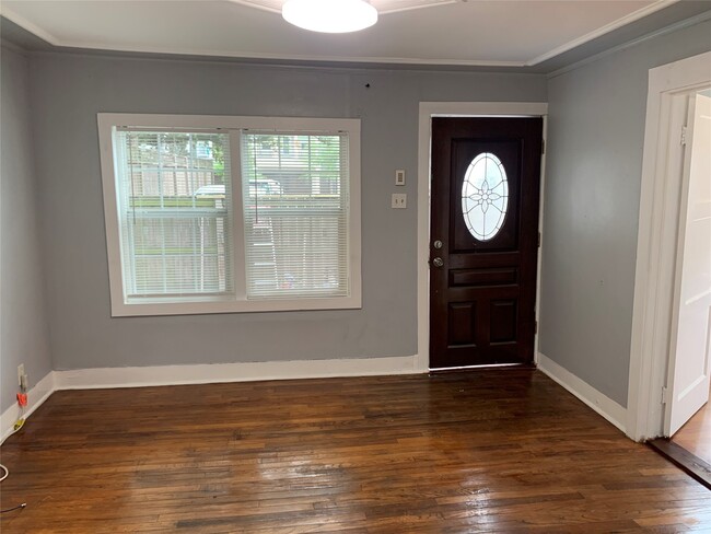 Photo - 119 E 27th St