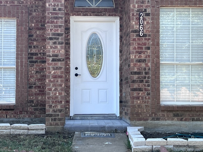 Photo - 2066 Vista Dr