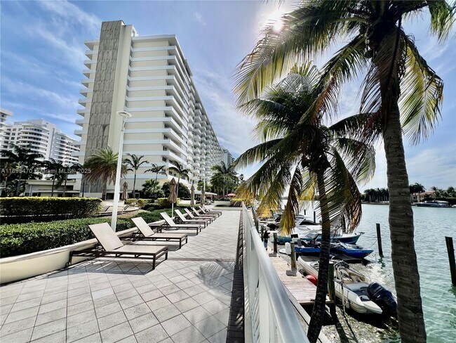 Photo - 5600 Collins Ave Unidad 4E
