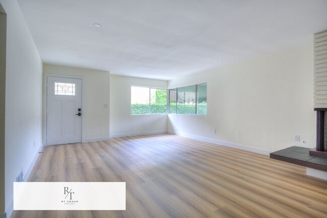 Photo - Fully Upgraded Spacious 3-Bedroom Unit in Prime Arcadia Location Unit A