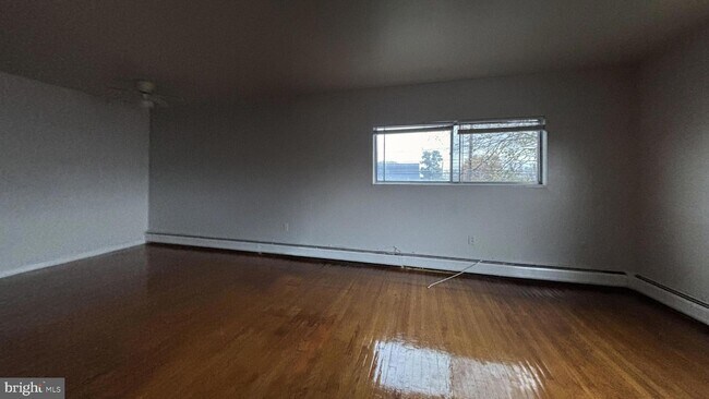 Building Photo - 1606 Rhawn St Unit 4