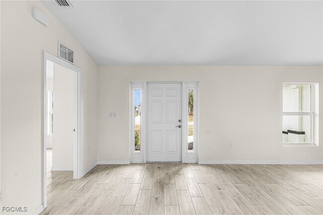 Photo - 3916 NE 9th Pl