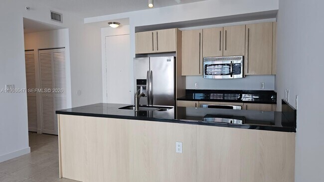 Building Photo - 1111 SW 1st Ave Unit 2124-N