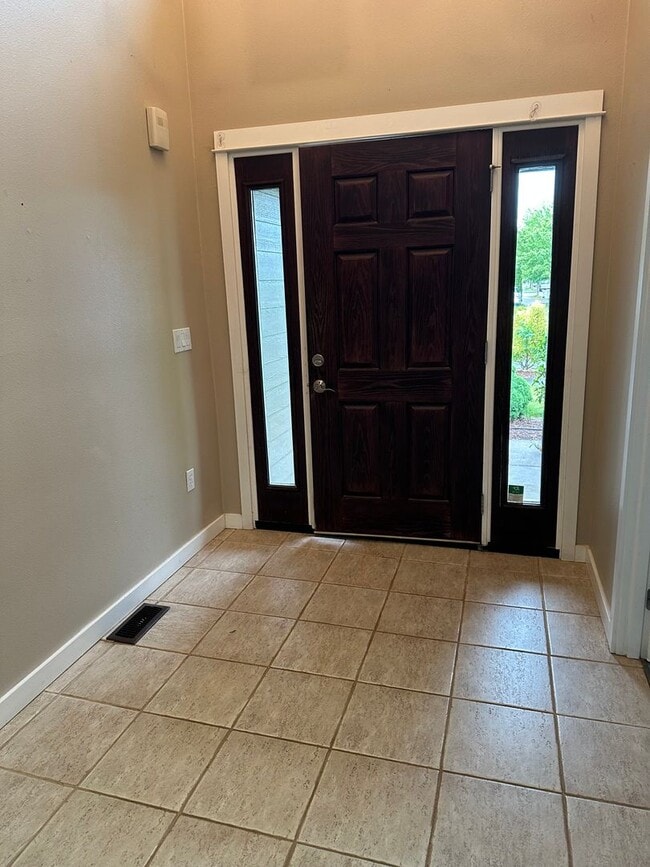 Photo - Very Nice 3 Bed 2 Bath Home With Vinyl Pla...