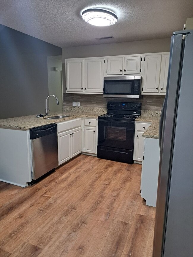 Photo - 3 Bed/3 Bath