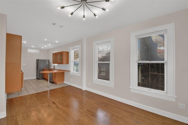 Photo - 809 E Riverside Dr