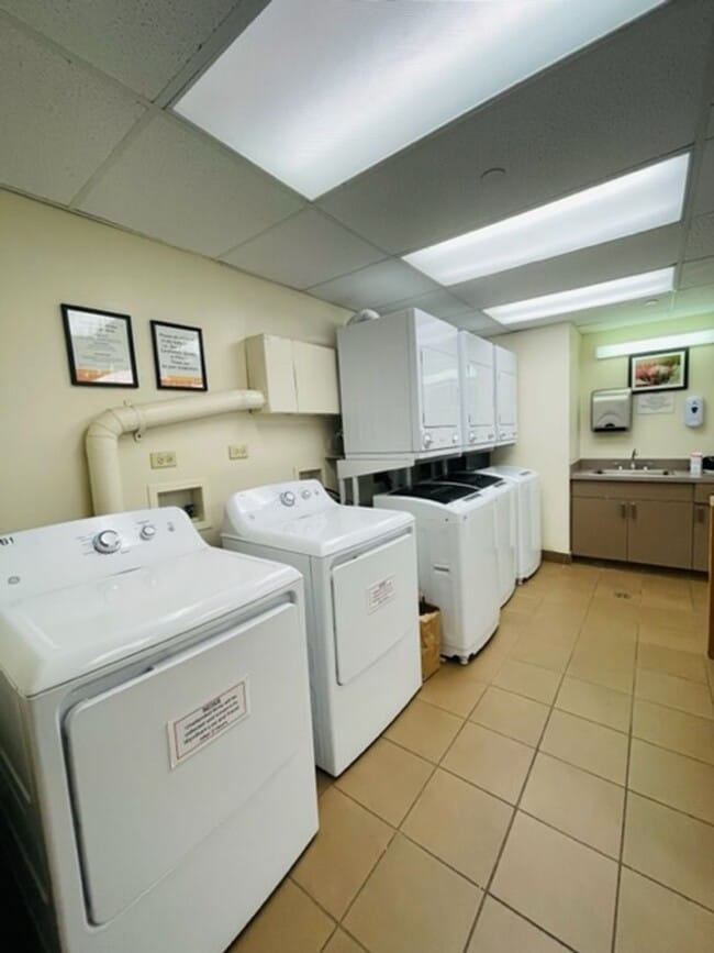 Photo - Furnished Studio (Royal Garden at Waikiki) Unit 2006