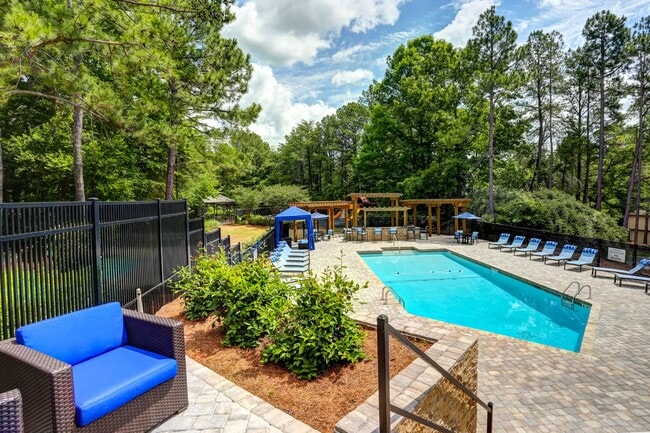 700 Riverchase Apartments